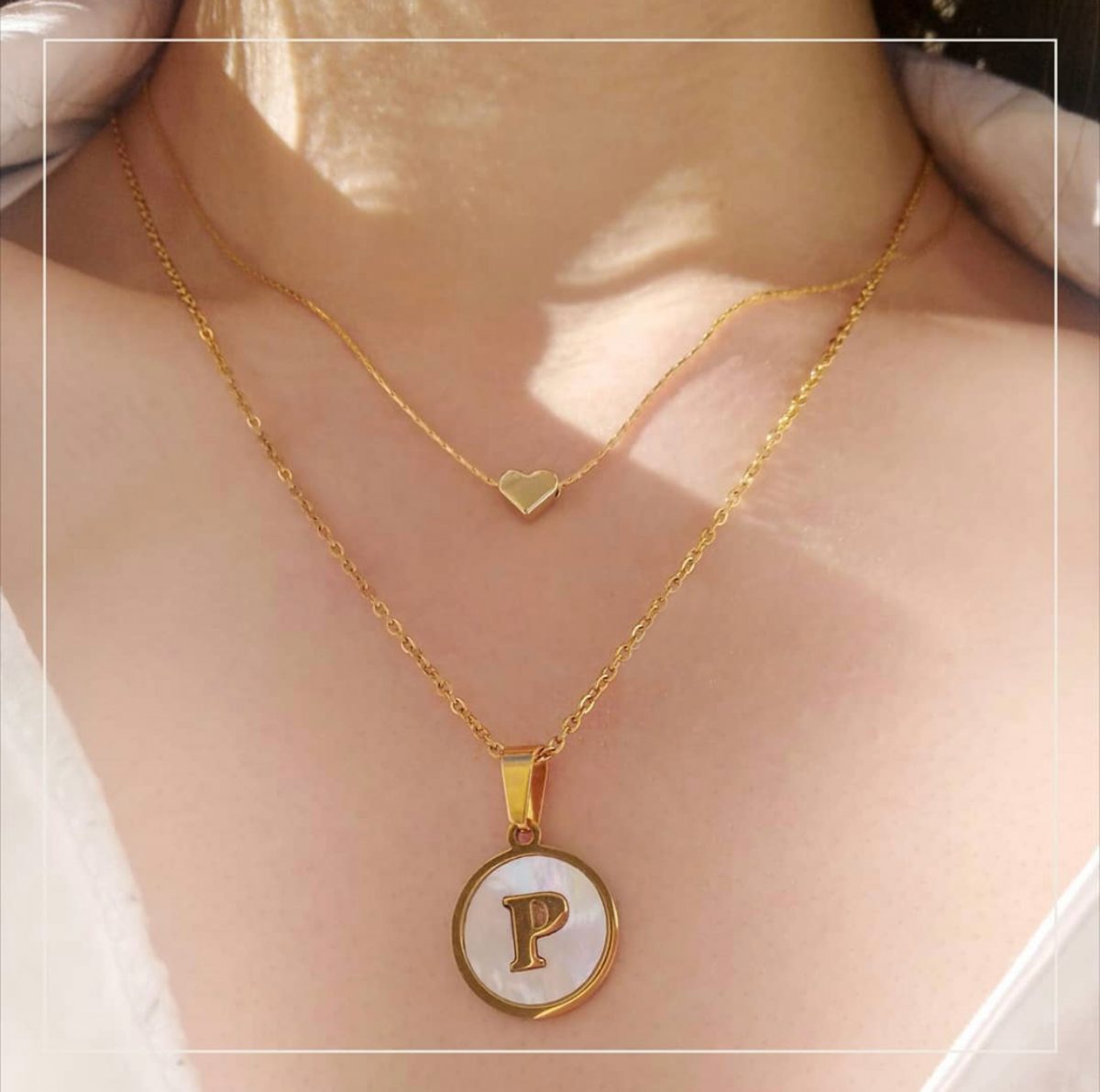 Collar Inicial / Letra Dorada Ōkami Joyería