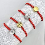 pulsera roja de san benito cero inoxidable ajustable hilo