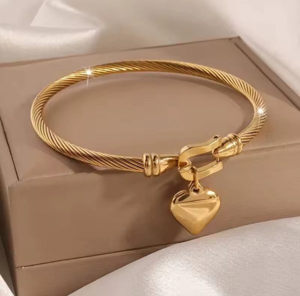 Pulsera rigida dorada corazon