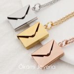 Collar Sobre con Grabado