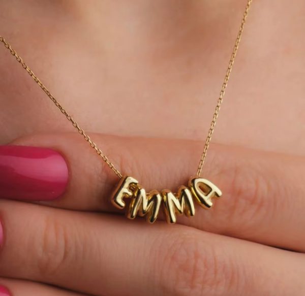 collar letras nombre personalizado globo dorado okami joyeria mexico queretaro