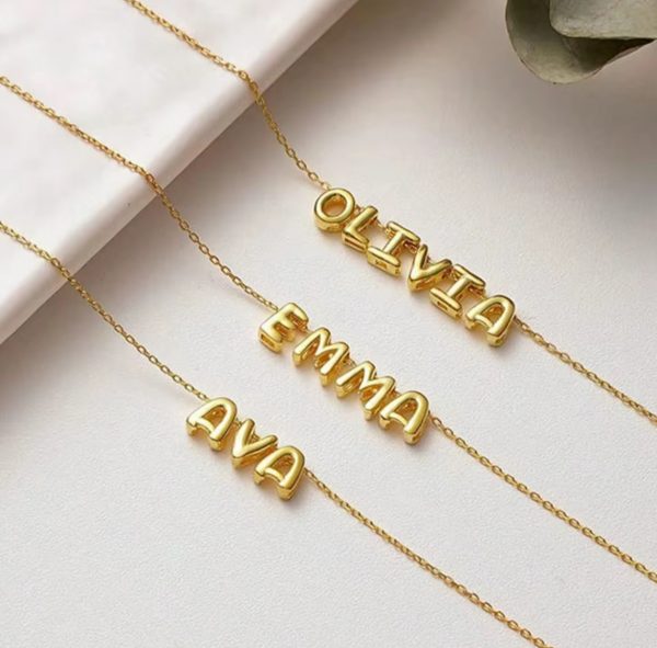 collar letras nombre personalizado globo dorado okami joyeria mexico queretaro