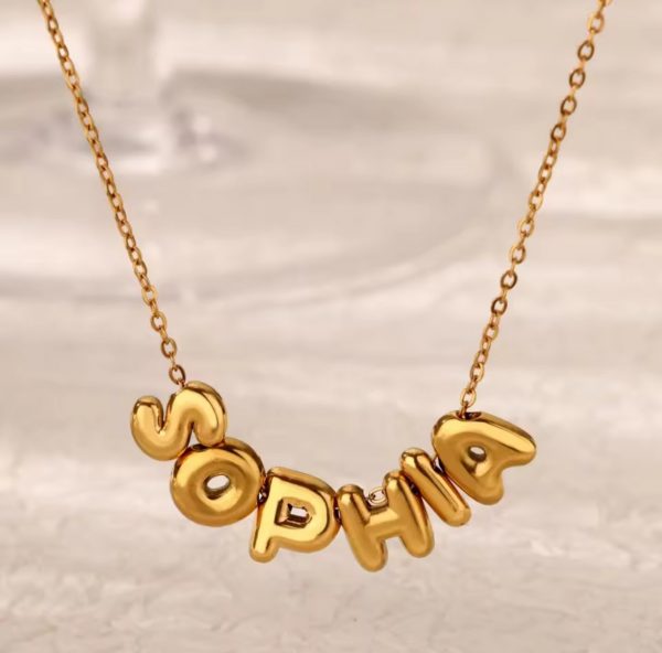 collar letras nombre personalizado globo dorado okami joyeria mexico queretaro