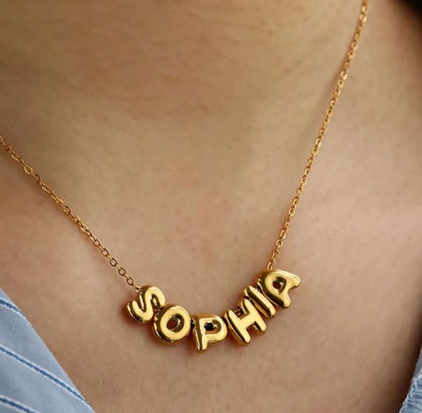 collar letras nombre personalizado globo dorado okami joyeria mexico queretaro